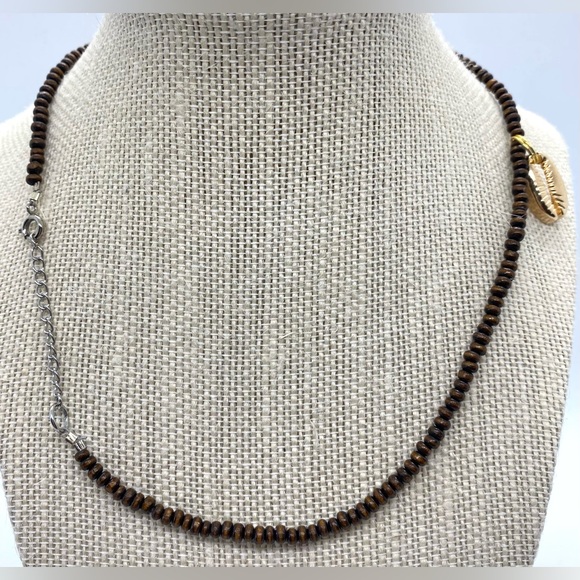 Brown Wood Beaded Necklace w/ Gold Seashell Charm Boho Y2K Preppy Festival - Picture 4 of 13